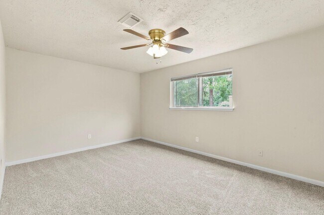 Building Photo - 3735 Pineleaf Dr