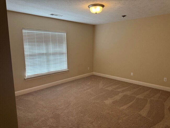Building Photo - Great 4BR home near Brentwood