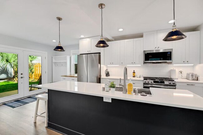 Building Photo - 111 Hanover St