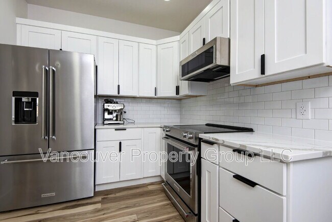 Building Photo - 5075 E Ferdinand Ct