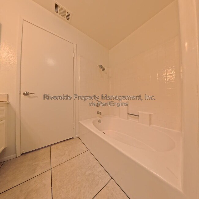 Building Photo - 24052 Royale St