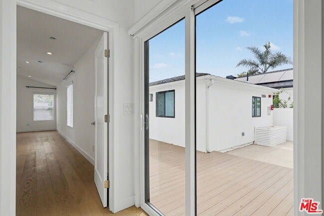 Building Photo - 7832 Croydon Ave