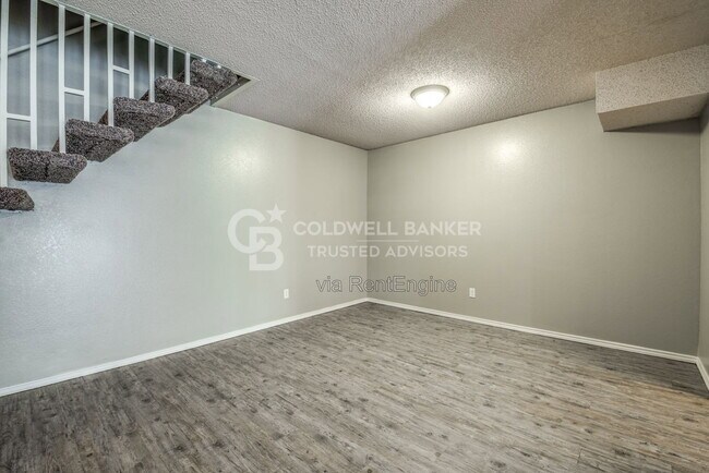 Building Photo - 5326 Kenosha Ave