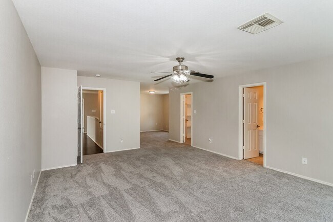 Building Photo - 5006 Roth Forest Ln