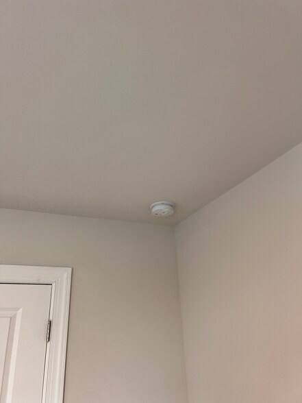 Building Photo - Room in Townhome on Memorial Pkwy