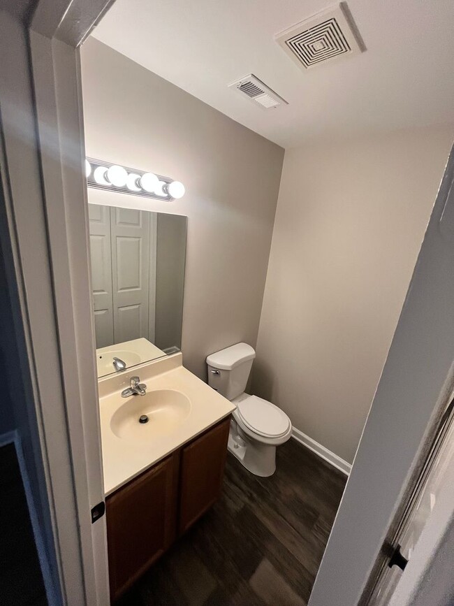 Building Photo - Two bedroom, 1.5 bath condo in High Point-...