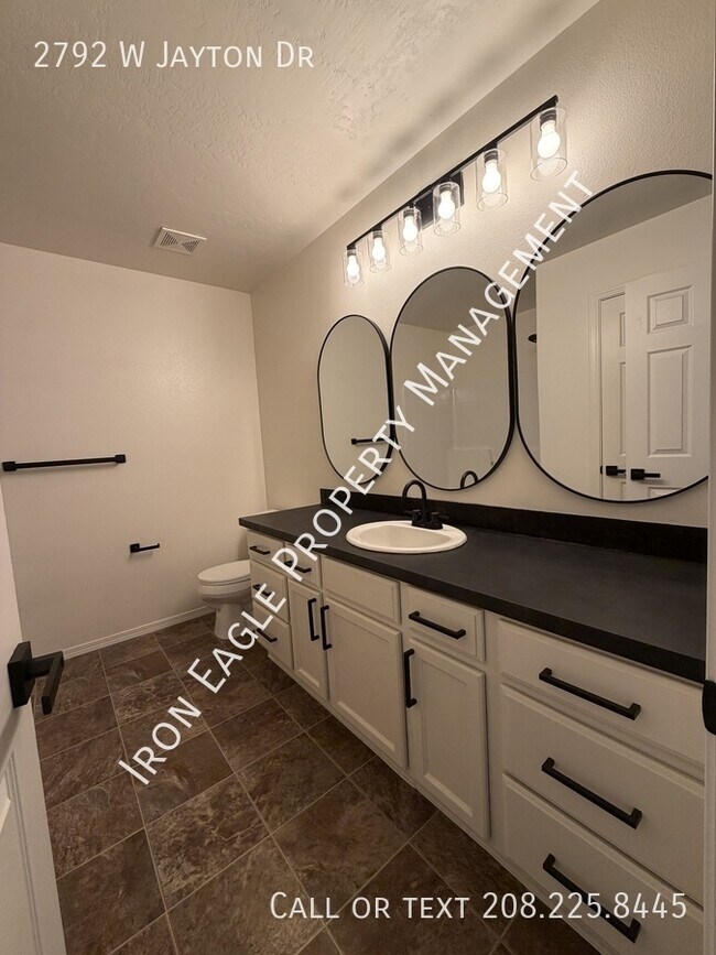 Building Photo - 2792 W Jayton Dr