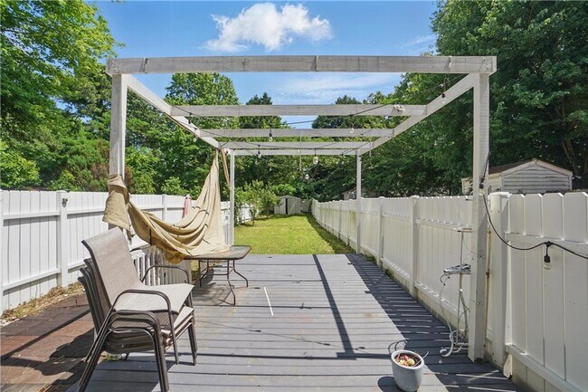 Building Photo - Stylish Townhouse in Prime VA Beach Location!