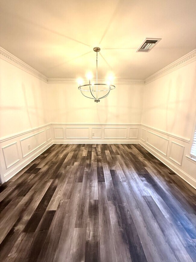 Building Photo - ** 4 Bed 2.5 Bath Located in Ridgefield** Call 334-366-9198 to schedule a self tour