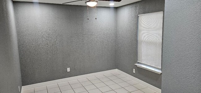 Building Photo - 7011 Hillsboro St