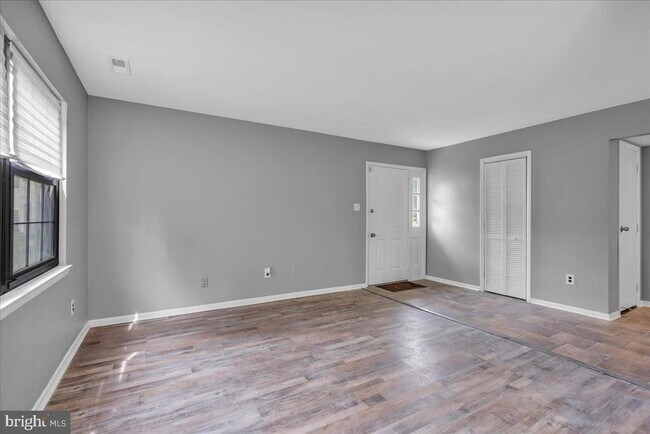 Building Photo - 422B Willow Turn
