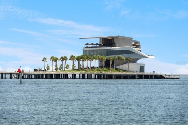 Building Photo - 606 12th Ave NE