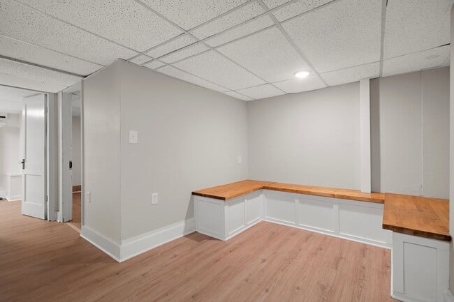 Building Photo - 136 Locust St