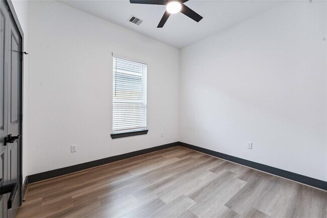 Building Photo - 7038 Smilax St