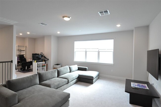 Building Photo - 16804 Roselin Dr