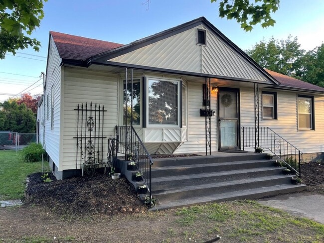 Building Photo - Audubon-Downriver Neighborhood 3+ bedroom,...