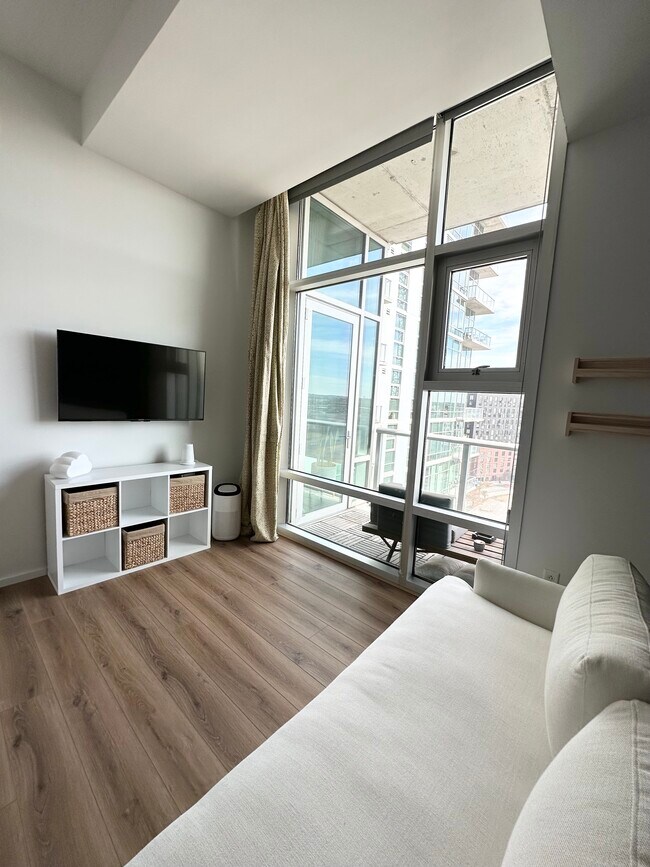 Building Photo - 700 12th Ave S