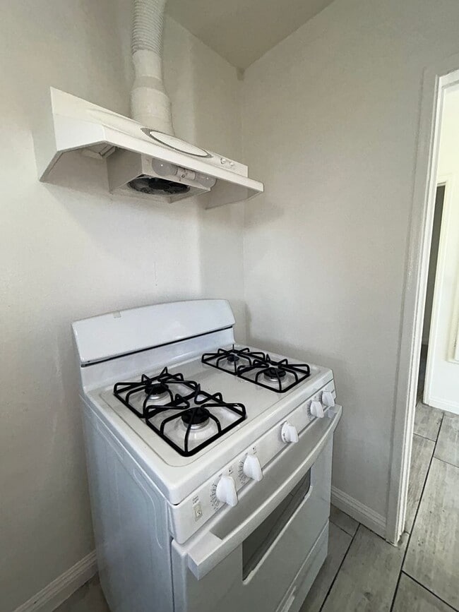Building Photo - Charming 2-Bedroom Home for Rent in Lakewood