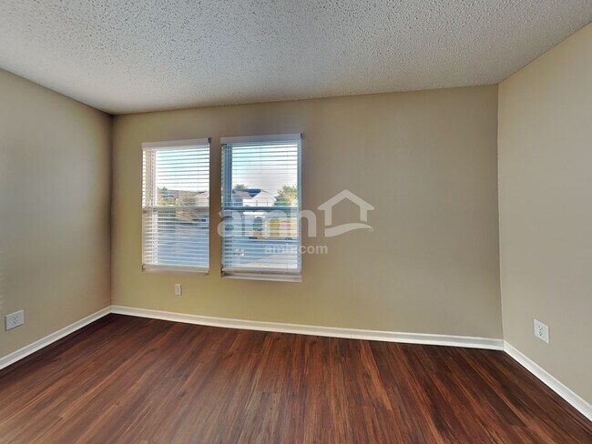 Building Photo - 15233 Beam St