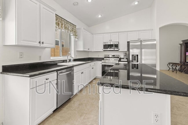 Building Photo - 7889 N Music Mountain Ln