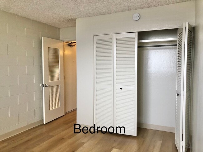 Building Photo - Citron Villa, 1 bdrm, 1 bath, 1 covered pk...