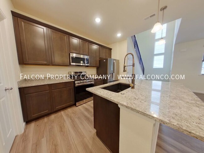 Building Photo - Extraordinary Townhome in Victory Ridge! -...