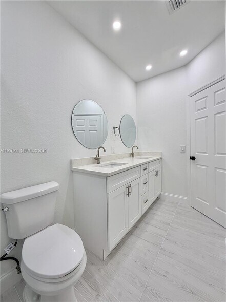 Building Photo - 4412 Woodland Cir