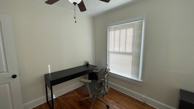 Building Photo - Unfurnished Annual Rental Available