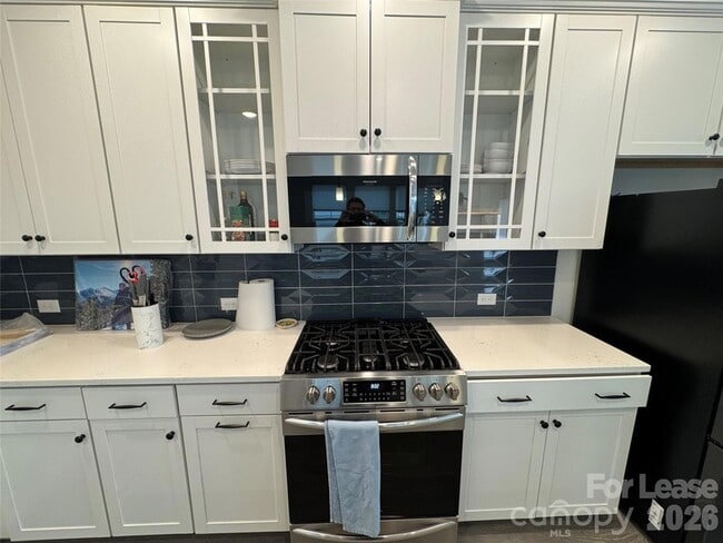 Building Photo - 335 Ladybird Ln