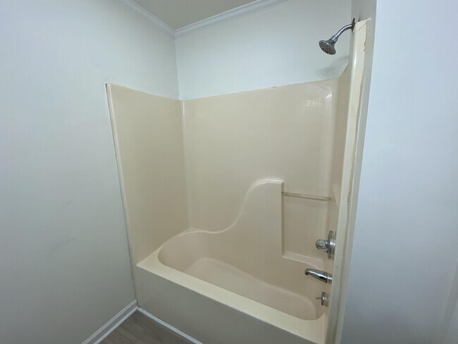 Building Photo - 3806-38D1 Sterling Pointe Dr