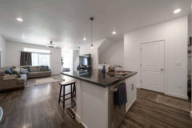 Building Photo - 5659 Coastal Ridge Ln