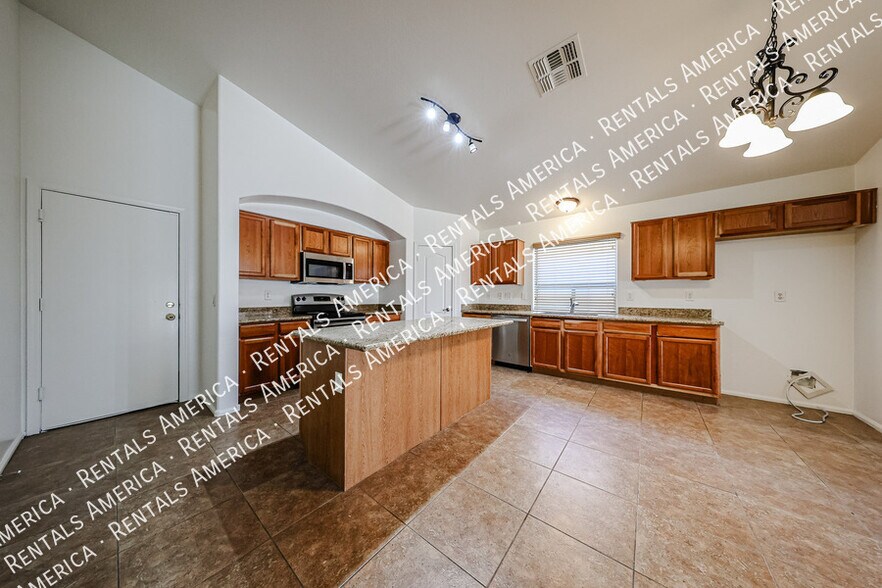 Building Photo - 41103 W Thornberry Ln