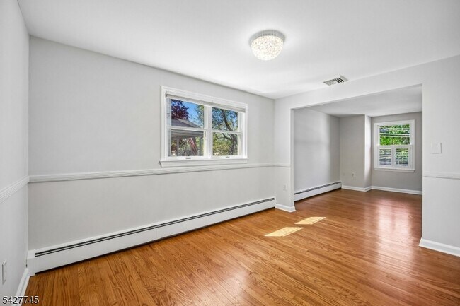 Building Photo - 32 Center St