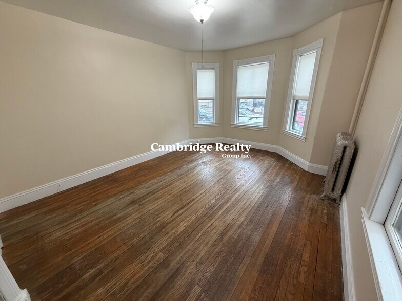 Building Photo - 75 Aldie St