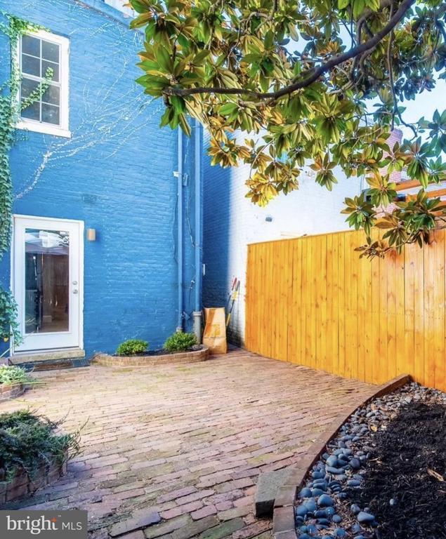 Building Photo - 211 3rd St SE