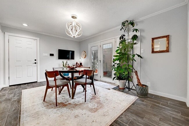 Building Photo - 11133 Pinehurst Dr