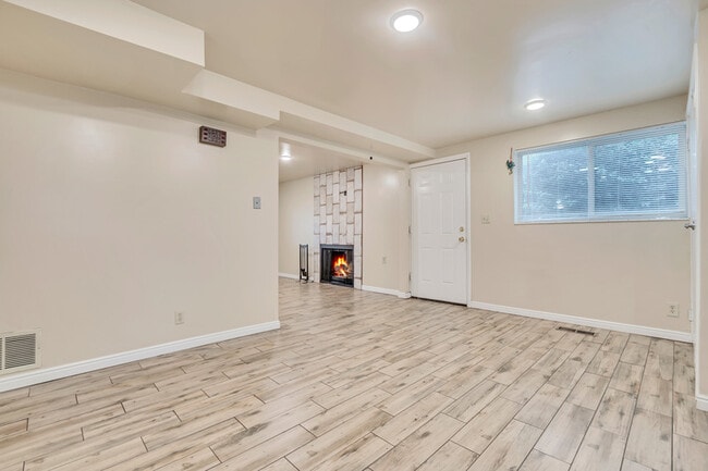 Building Photo - 2551 Elm Ave