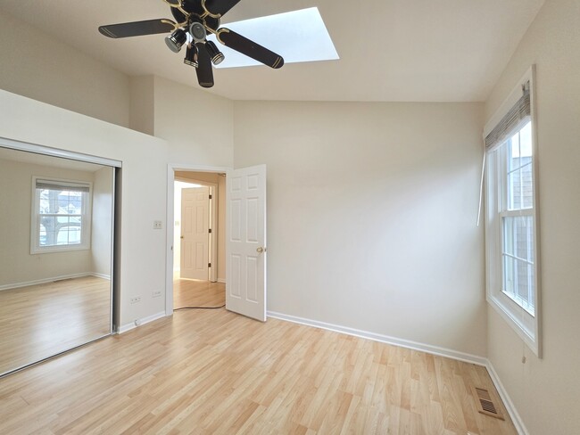 Building Photo - 1376 Longacre Ln