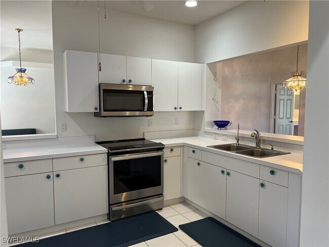 Building Photo - 2081 Crestview Way