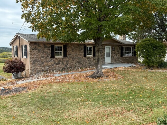 Primary Photo - 3 bd / 1.5 bth Single Family Home in Quake...