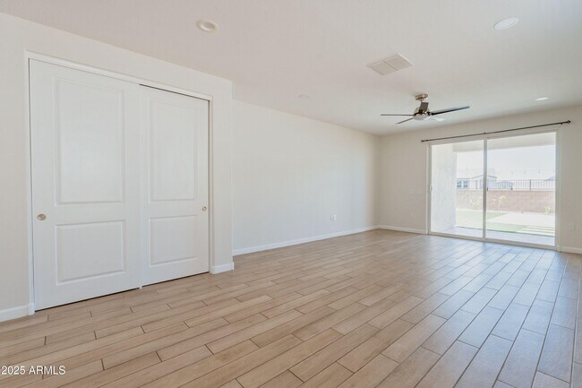 Building Photo - 2055 E Northwood Dr