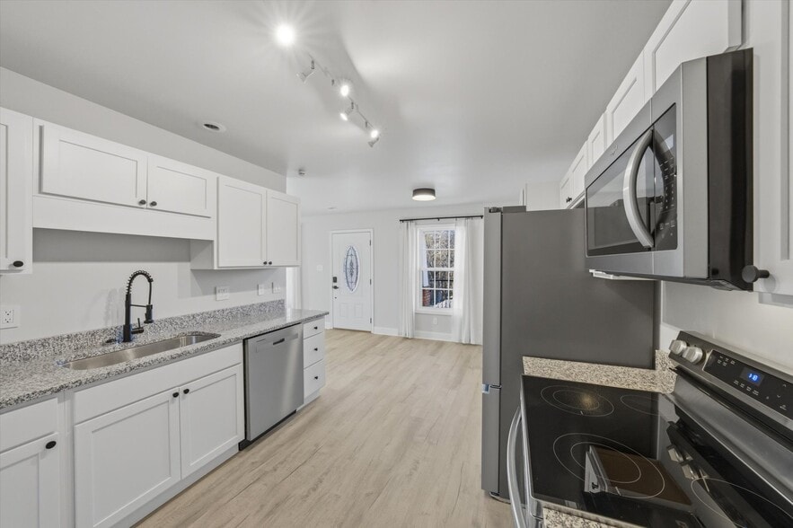 Building Photo - 1912 Laurel Ln