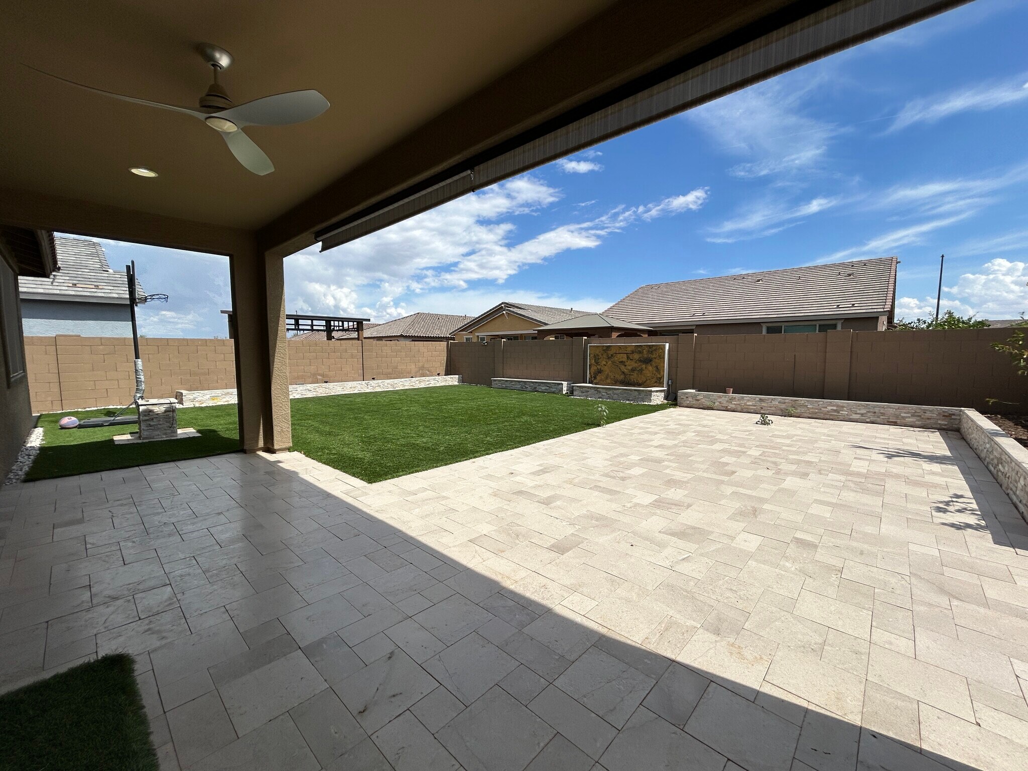 Building Photo - 2241 E Meadowview Ct