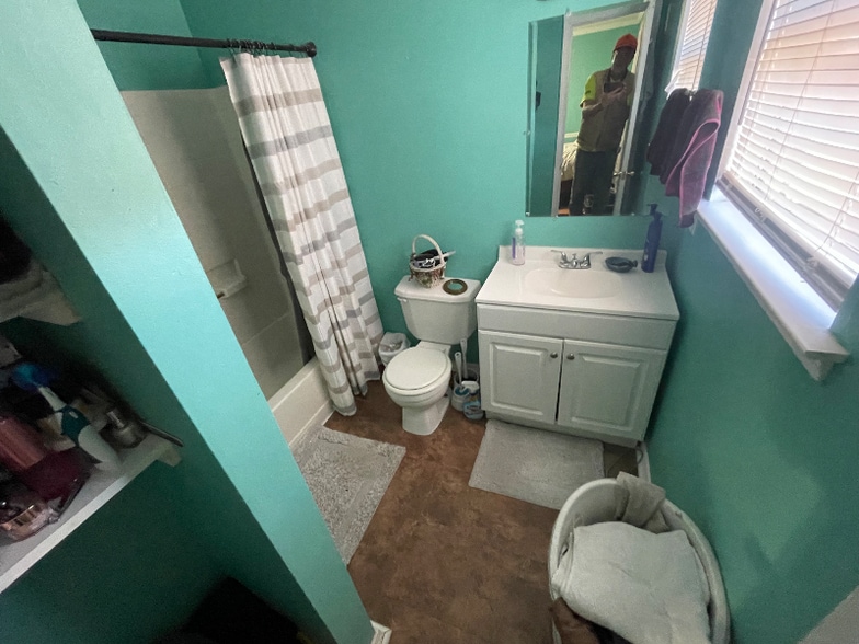 Building Photo - 160 Charity Ln