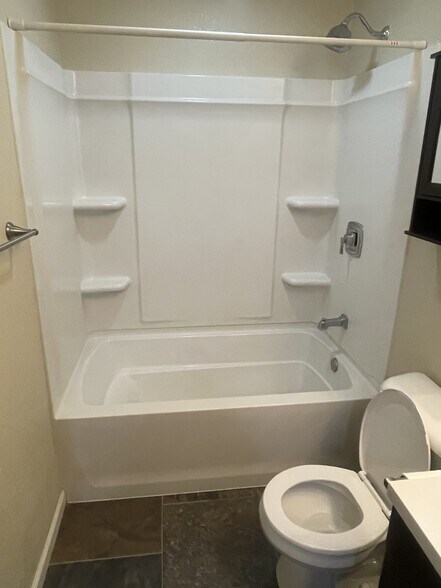 Building Photo - 2560 Lisa Dr