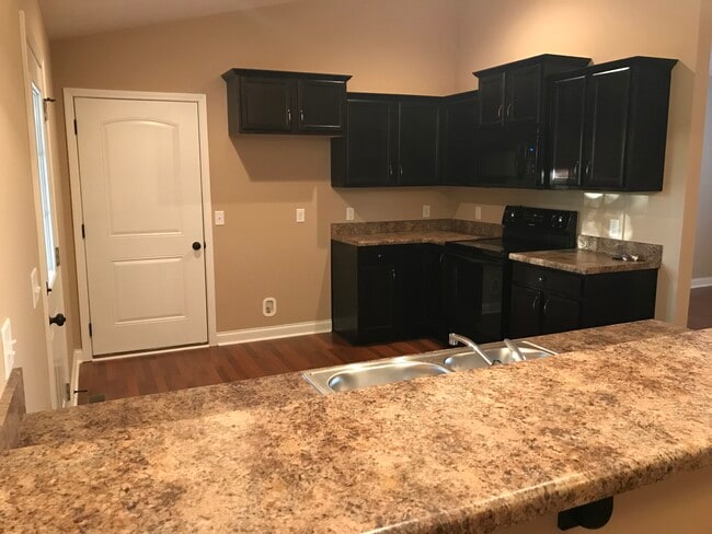 Building Photo - 1474 N POINTE Wy