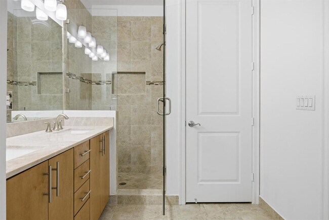 Building Photo - 13023 Riverwalk Cir S