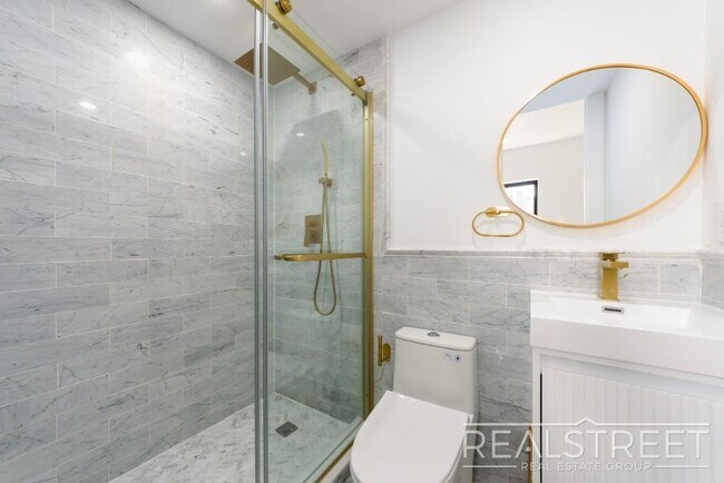Building Photo - Brand new 4 Bed 3 Bath in Williamsburg