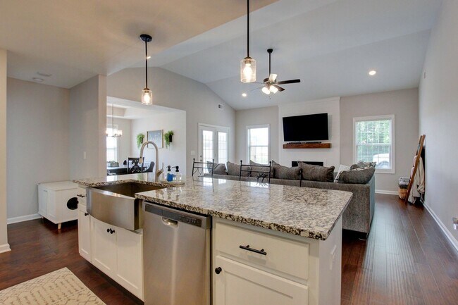 Building Photo - 715 Jodine Ann Dr