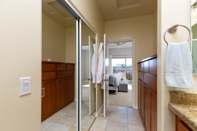 Building Photo - Luxury 2 Bedroom 2 Bath Townhouse w/ gourmet Kitchen in Mission Hills